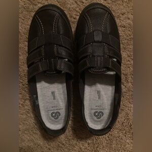 Women’s shoes size 9W